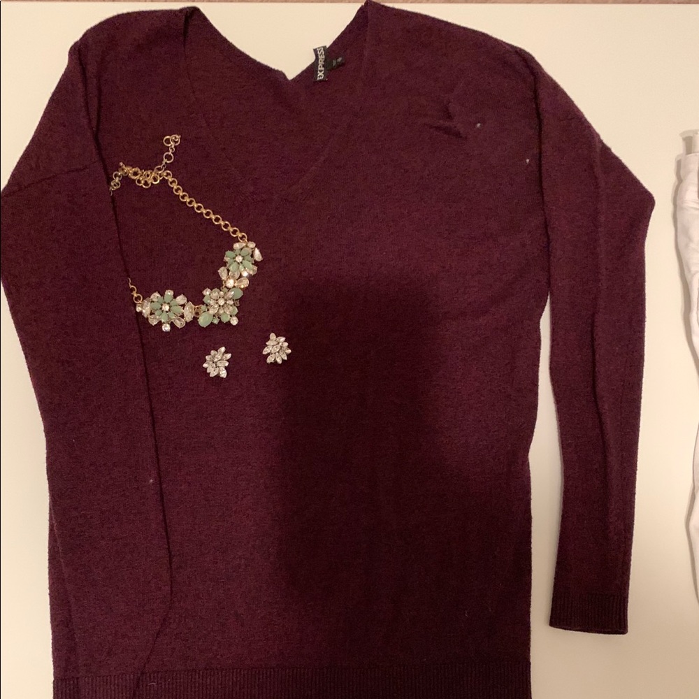 V neck light sweater